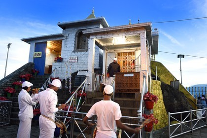 Sri Lanka, province du centre, Dalhousie, temple au sommet du Pic d'Adam (Adam's Peak)