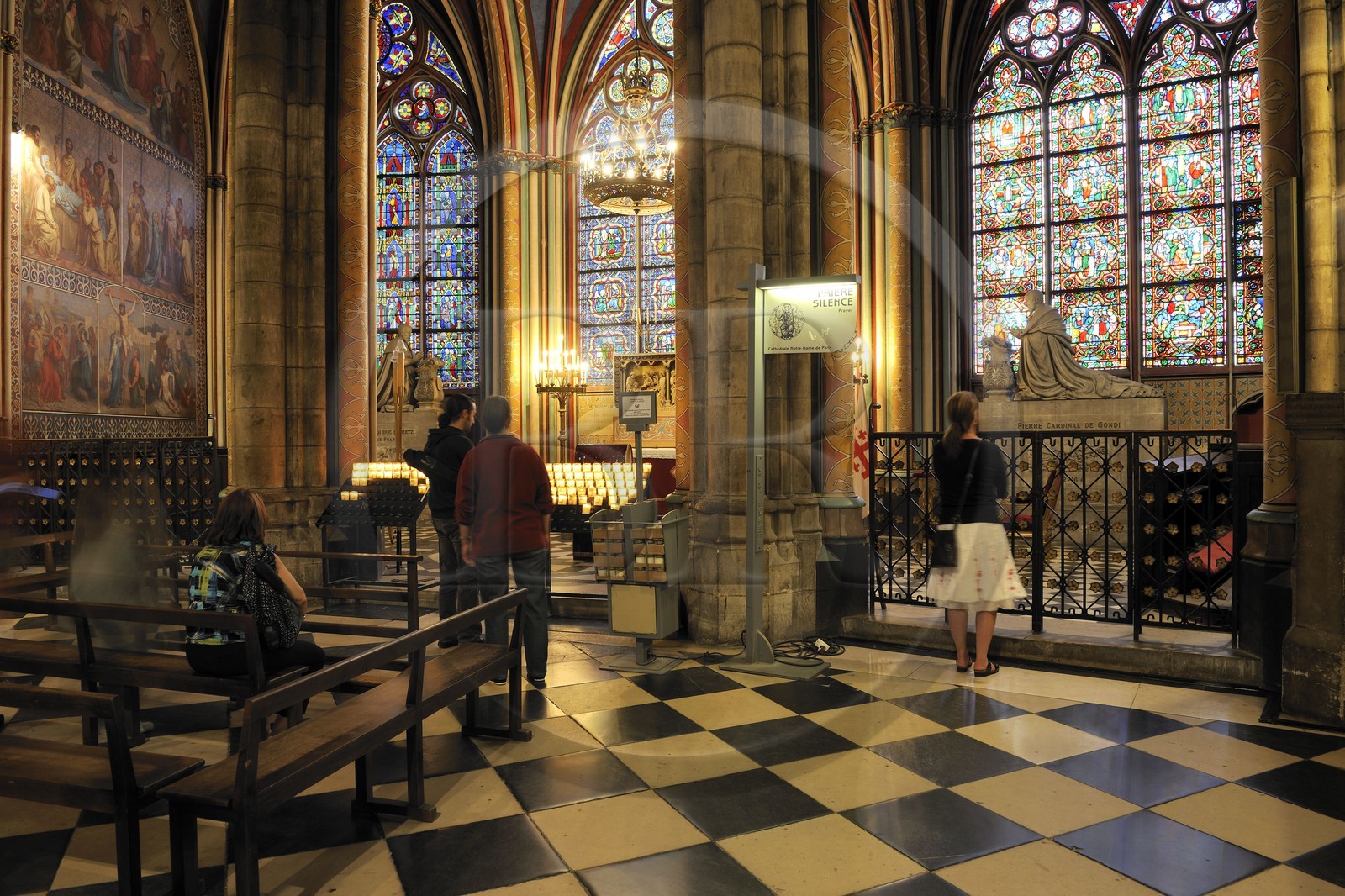 France, Paris (75), île de la Cité, la cathédrale Notre-Dame, chapelle du déambulatoire, monument funéraire de Mgr Pierre de Condi