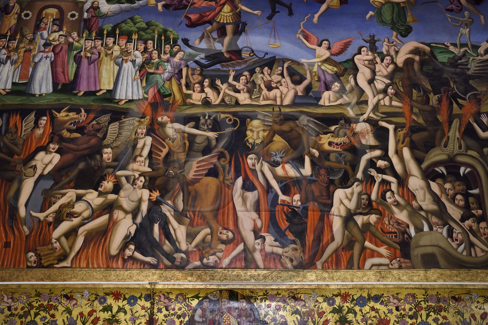 Iran, province d'Ispahan, Ispahan, quartier arménien de la Nouvelle-Djoulfa (Nor Djoura), la Cathédrale Vank plus connue sous le nom de Cathédrale Saint-Sauveur, fresque arménienne représentant le Ciel, la Terre et l'enfer