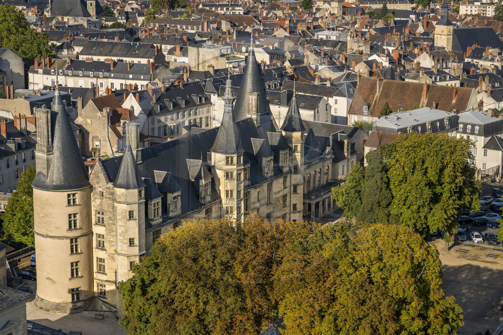 France, Nièvre (58), Nevers, le palais ducal, château des XVe et XVIe siècles, ancienne résidence des comtes et ducs de Nevers