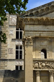 France, Vaucluse, Parc Naturel Regional du Luberon (Natural Regional Park of Luberon), La Tour d'Aigues, ruins of the Renaissance castle