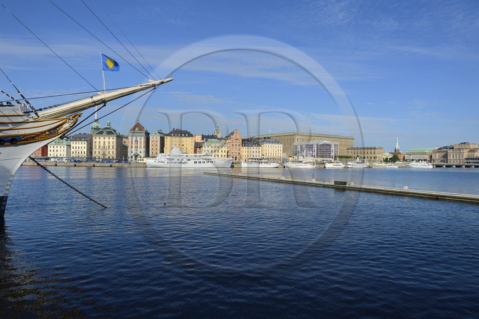 Suède, Stockholm, vue sur la vieille ville dans l'île de Gamla stan (Gamala Stan Riddarholmen) depuis l'île de Skeppsholmen