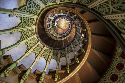 France, Pyrénées-Atlantiques (64), la côte du Pays-Basque, Hendaye, chateau d'Abbadia construit en 1870 par Eugène Viollet-le-Duc pour Antoine d'Abbadie d'Arrast, escalier hélicoidal de la tourelle sud