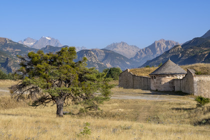 France, Hautes Alpes (05), Mont-Dauphin, citadelle édifiée par Vauban, classée Patrimoine Mondial de l'UNESCO, la lunette d'Arçon de la place forte