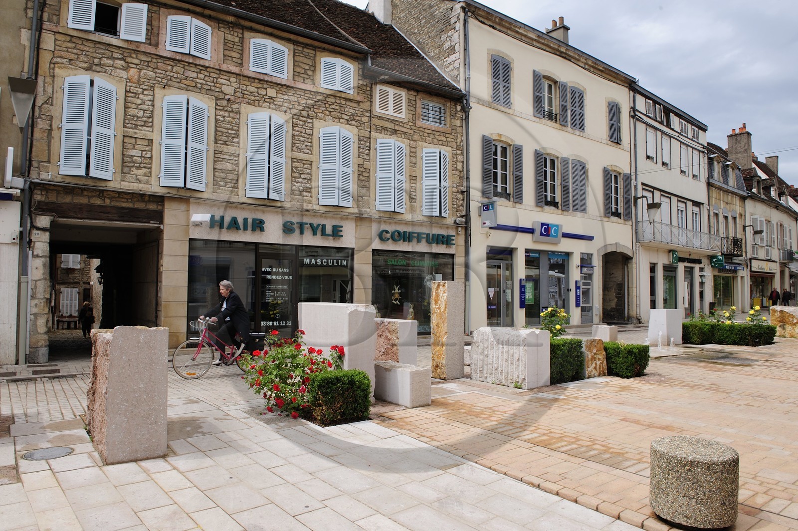 France, Côte d'Or (21), Vosne Romanée, la place piétonne