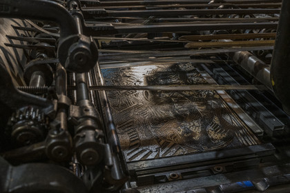 France, Hérault (34), Sète, Atelier DPJ, éditeur et imprimeur d'art, xylogravure, impression de bois gravé sur presse typographique Miehle de 1911