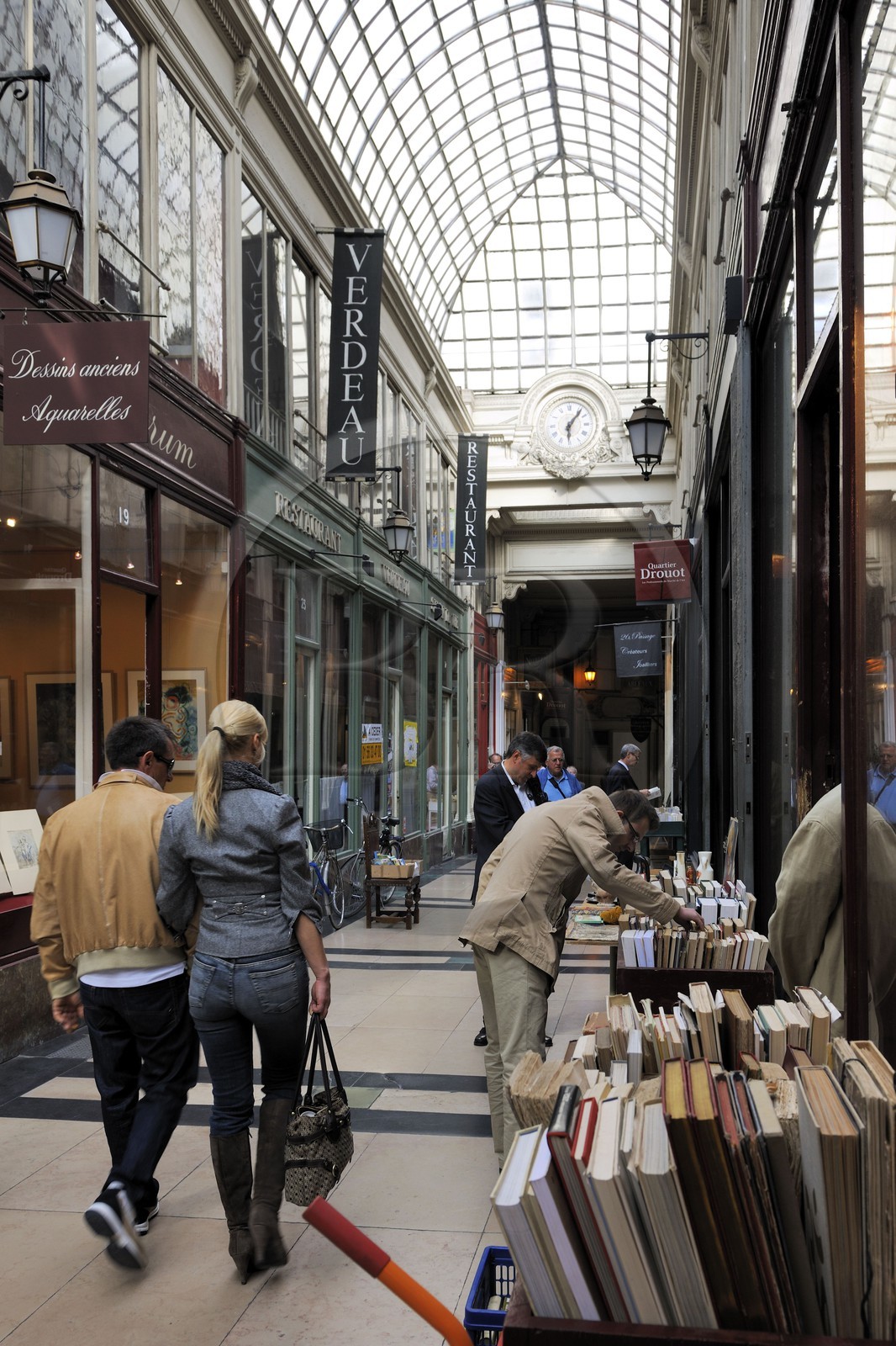 France, Paris (75), Passage Verdeau, bouquiniste