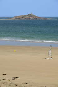 France, Cotes d'Armor, Grand Site de France Cap d'Erquy - Cap Frehel, Frehel, Sables-d’Or-les-Pins beach and the Saint-Michel chapel in the background