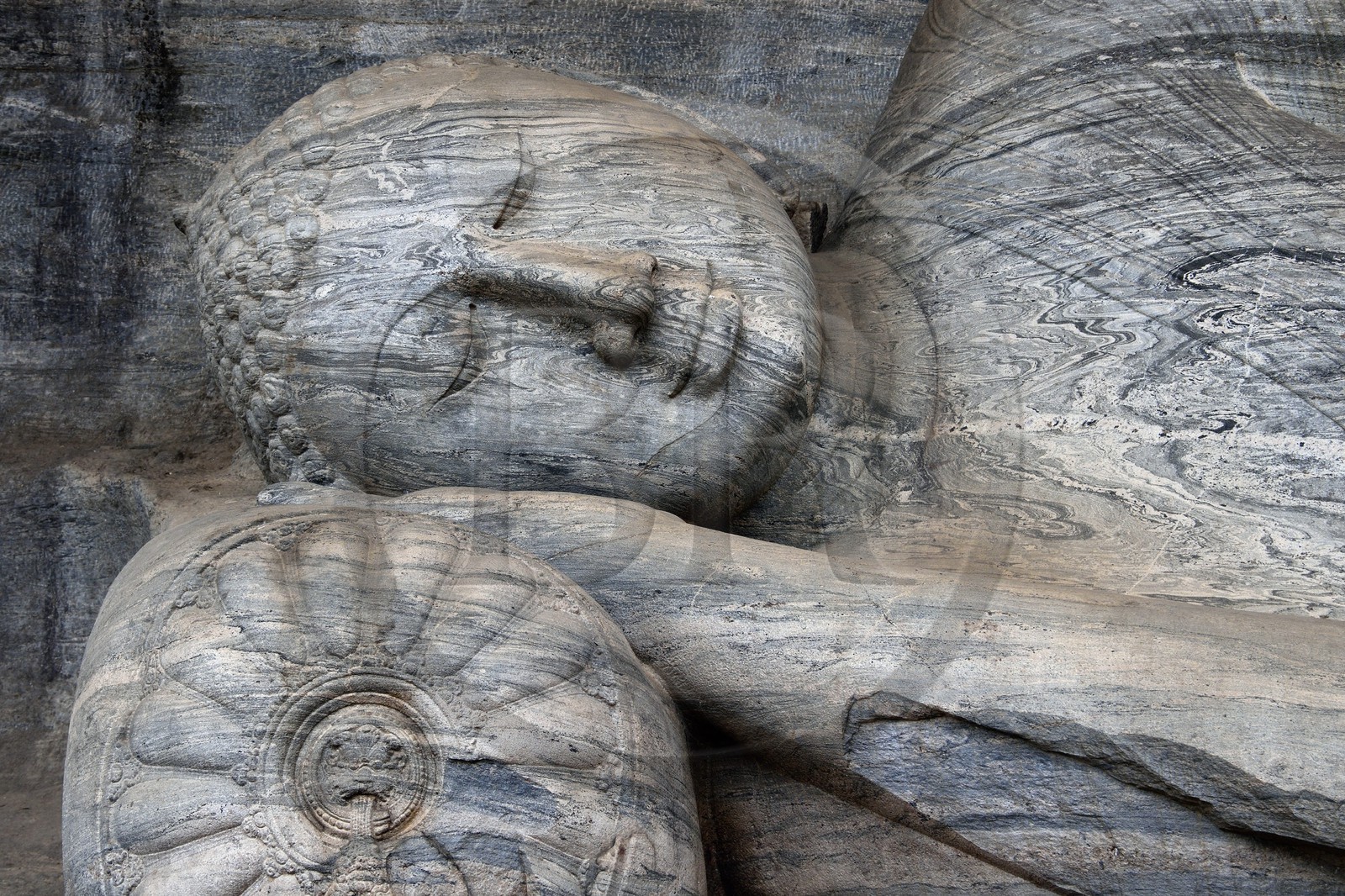 Sri Lanka, province du Centre-Nord, Polonnaruwa, l'ancienne capital du pays (XIe au XIIIe siècle) est classée au Patrimoine Mondial de l'UNESCO, bouddha géant taillé dans la rocher du Gal Vihara, Bouddha couché