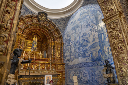 Portugal, Algarve, Faro, la vieille ville, la cathédrale de Faro (ou la Sé de Faro) fondée au XIIIe siècle, Vierge à l'enfant de la chapelle de Nossa Senhora do Rosario