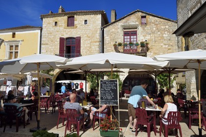 France, Dordogne, Perigord Pourpre, Monpazier, labelled Les Plus Beaux Villages de France (The Most Beautiful Villages in France), market day on the place des Cornieres in the heart of the village
