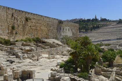 Israel, Jerusalem, holy city, the old town listed as World Heritage by UNESCO, the Temple Mount seen from the Davidson Center, south retaining wall of the Temple built by Herod the Great and the Mount of Olives in the background