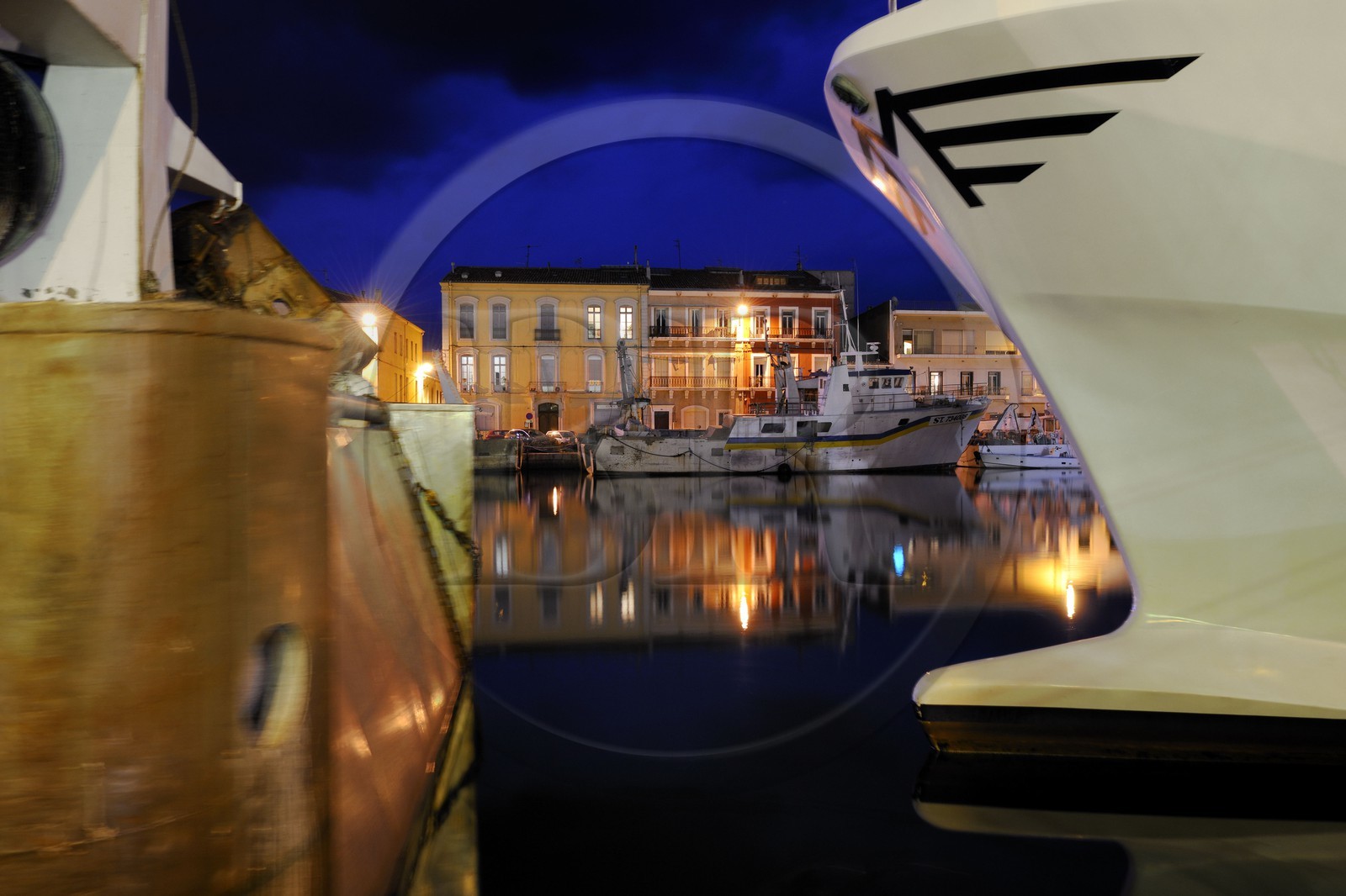 France, Hérault (34), Sète, canal Royal, chalutiers sur le quai du Général Durand