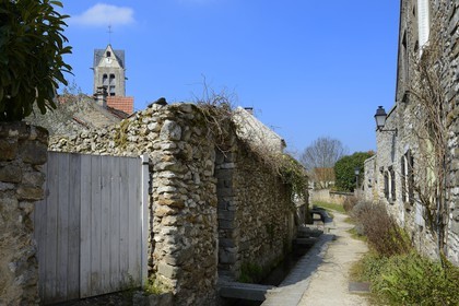 France, Seine-et-Marne (77), village de Maincy qui jouxte le domaine du château de Vaux-le-Vicomte, ruelle du Ru
