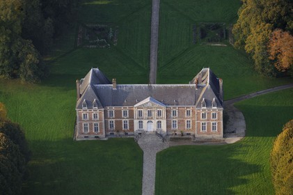 France, Seine-Maritime (76), Auffay, Château de Bosmelet édifié en 1632 par Gilles Beuzelin, membre du parlement de Rouen (vue aérienne)