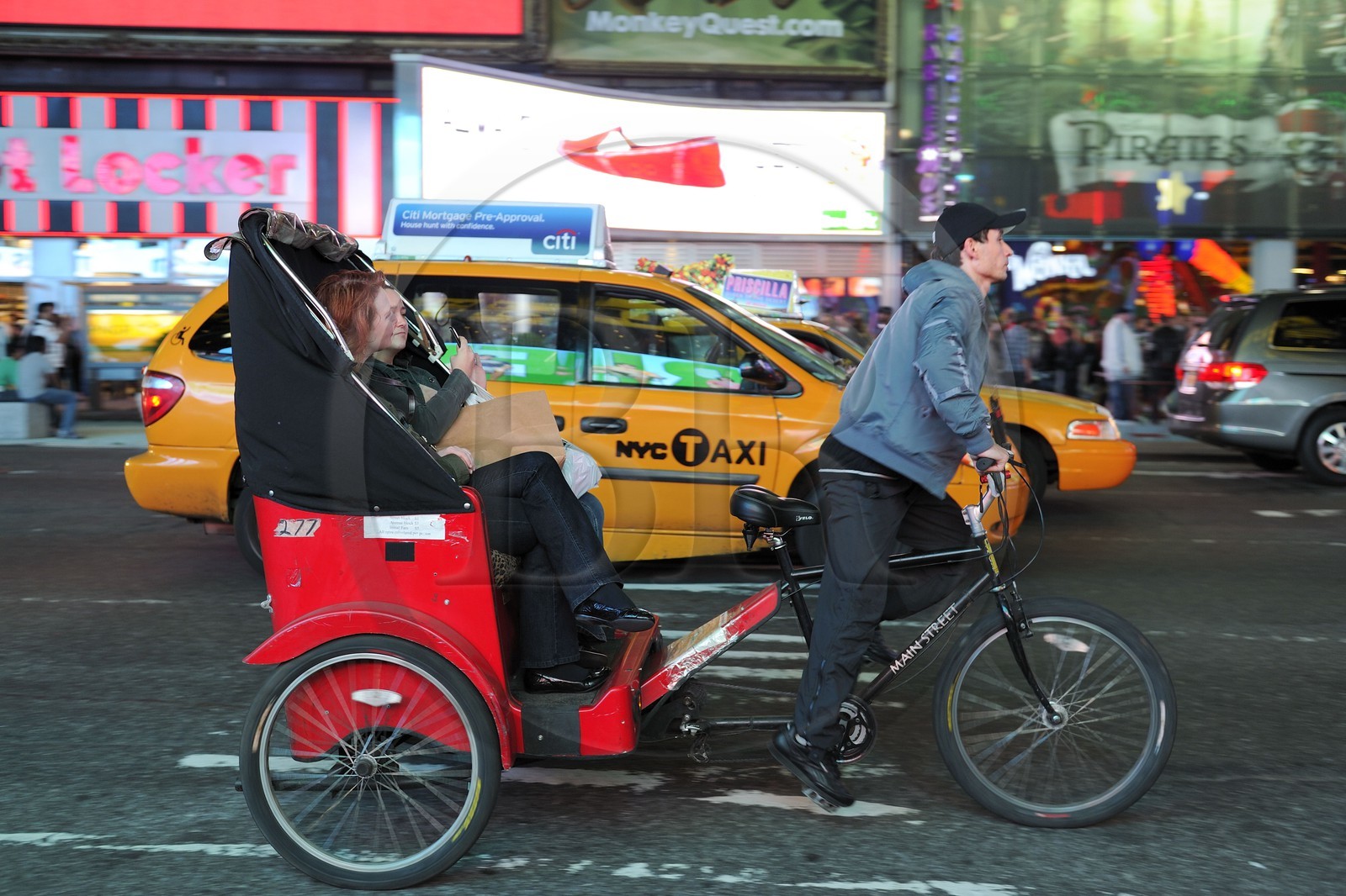 Etats-Unis, New York, Manhattan, Theater district sur Broadway, velo-taxi à Times Square Etats-Unis, New York, Manhattan, Theater district sur Broadway, velo-taxi à Times Square