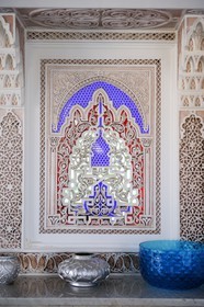 Maroc, Moyen Atlas, Fès, ville impériale, hôtel Sofitel Palais Jamai, fenêtre en stuc ciselé