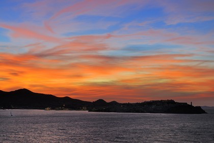Italie, Toscane, Ile d’Elbe, la rade de Portoferraio au coucher de soleil