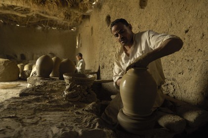 Egypte, Haute Egypte, désert libyque, oasis de Dakhla, vieux village de Al-Qasr, l'atelier du potier