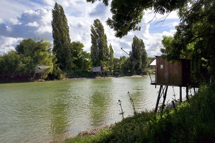 France, Charente-Maritime, Saintonge, Saint Savinien, labeled stones and water villages, fishing huts with a net along the Charente river