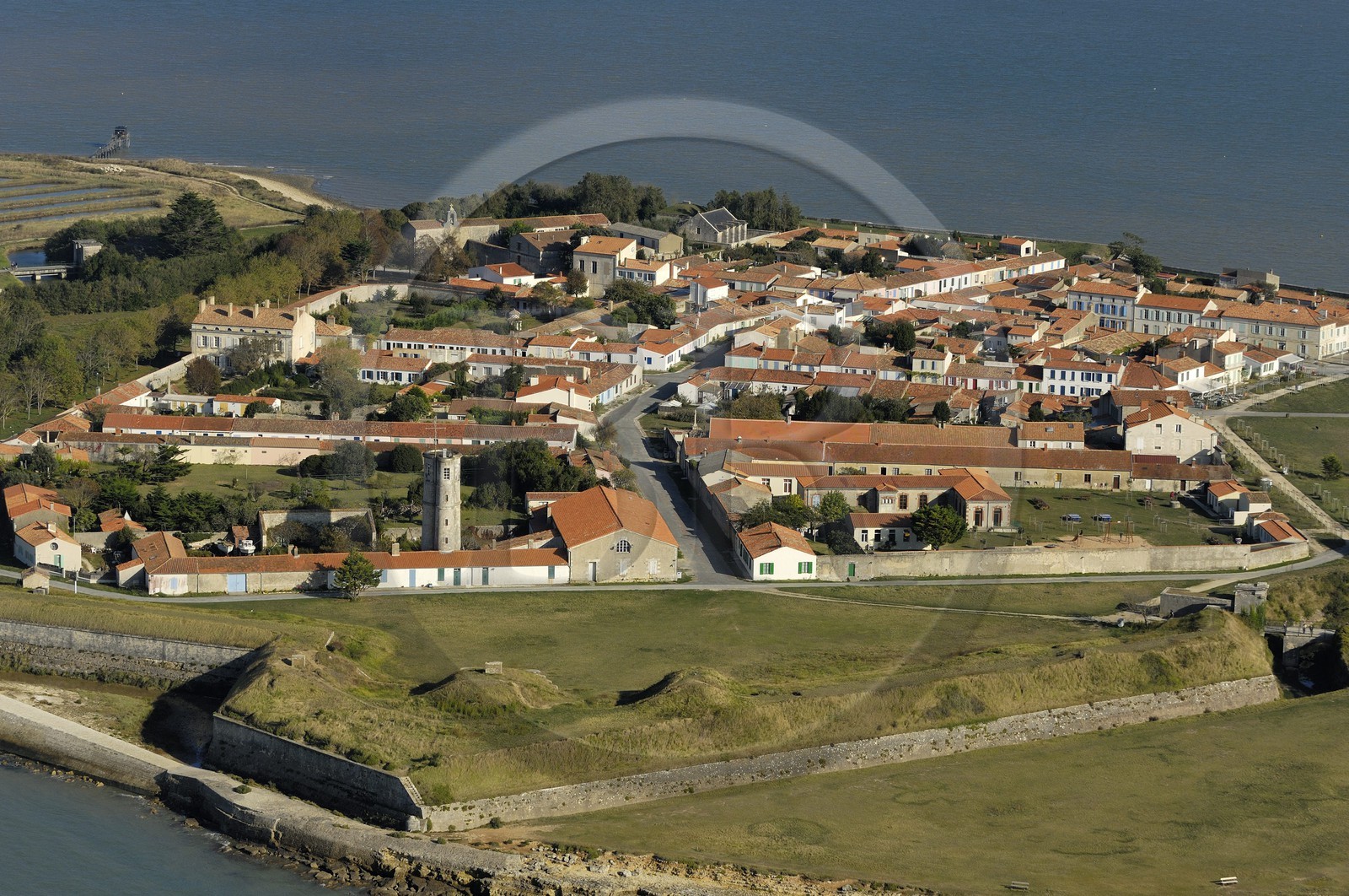 France, Charente-Maritime (17), Ile d'Aix, le bourg (vue aérienne)