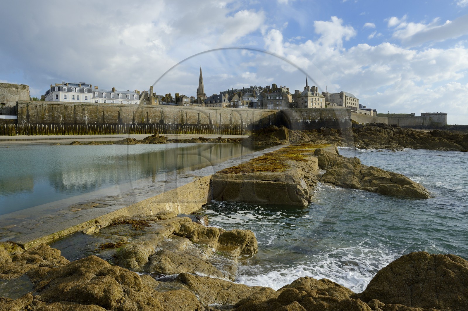 France, Ille-et-Vilaine (35), côte d'émeraude, les remparts nord de Saint-Malo