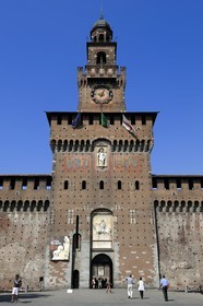 Italie, Lombardie, Milan, le Castello Sforzesco (château des Sforza), construit au XVe siècle par le duc de Milan Francesco Sforza, Torre del Filarete, la tour de l'architecte Antonio di Pietro Averlino (ou Averulino) dit le Filarète