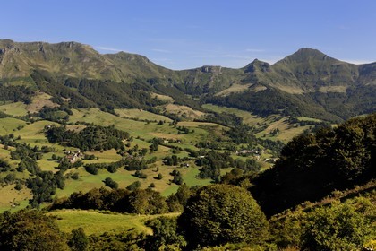 France, Cantal, Monts du Cantal, Parc Naturel Regional des Volcans d' Auvergne (Regional Nature Park of the Volcanoes of Auvergne), the Vallee de la Jordanne (Jordanne Valley) towards Mandaille-Saint-Julien