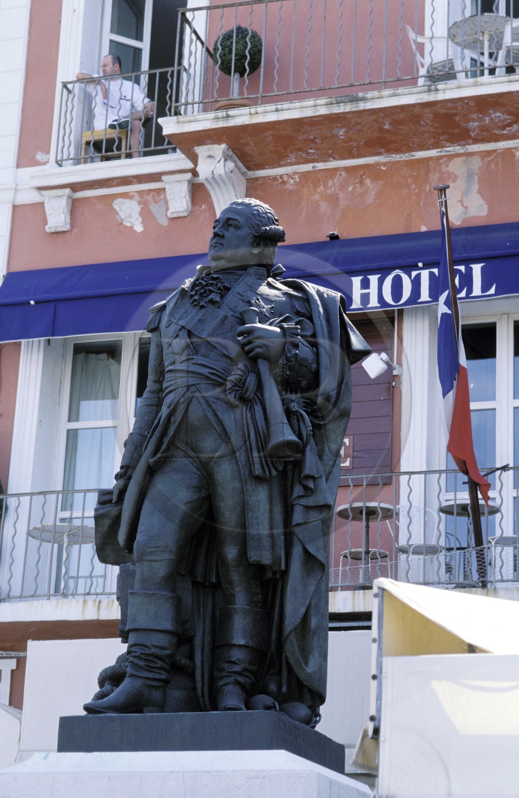 France, Var (83), Saint-Tropez, hôtel le Sube et statue de Suffren, quai Suffren