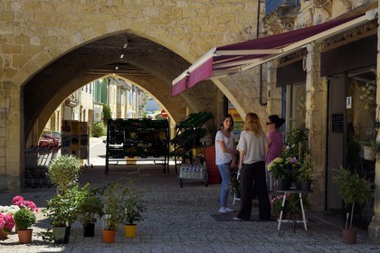 France, Dordogne, Perigord Pourpre, Beaumont du Perigord, arcaded house place Jean Moulin