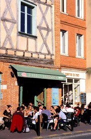 France, Haute Garonne, Toulouse, cafe terrace on Place de la Daurade