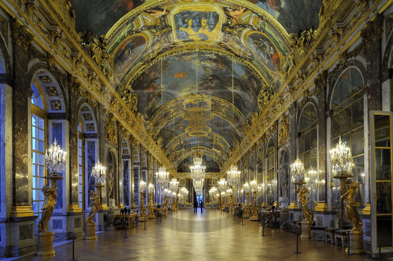 France, Yvelines (78), château de Versailles, classé Patrimoine Mondial de l'UNESCO, Galerie des Glaces (longueur 73m et largeur 10,50m) avec 17 fenêtres et 357 miroirs, architecte Jules Hardouin-Mansart (1678 - 1684)