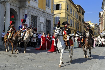 Italie, Ligurie, Sarzana, Napoleon Festival, Napoléon et sa suite devant le Palazzo Roderio sur la Piazza Matteotti