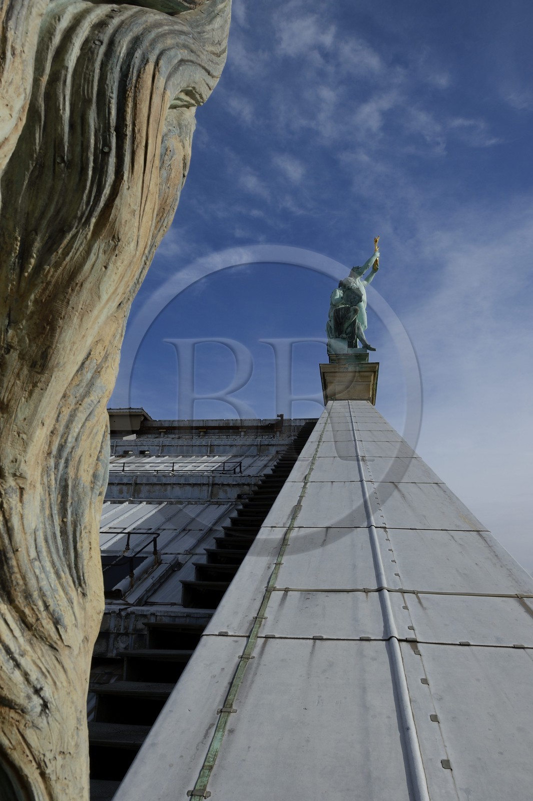 France, Paris (75), Opéra Garnier, Apollon, la Poésie et la Musique par Aimé Millet, groupe placé au sommet de l'Opéra et supportant le paratonnerre (vers 1860-1869)