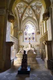 France, Allier (03), former province of Bourbonnais, Souvigny, the cluniac priory church of Saints Peter and Paul (prieuré Saint-Pierre-et-Saint-Paul), ducal necropolis of the Dukes of Bourbon, recumbent statues of Louis II de Bourbon and Anne d'Auvergne in the old Chapel (15th century)