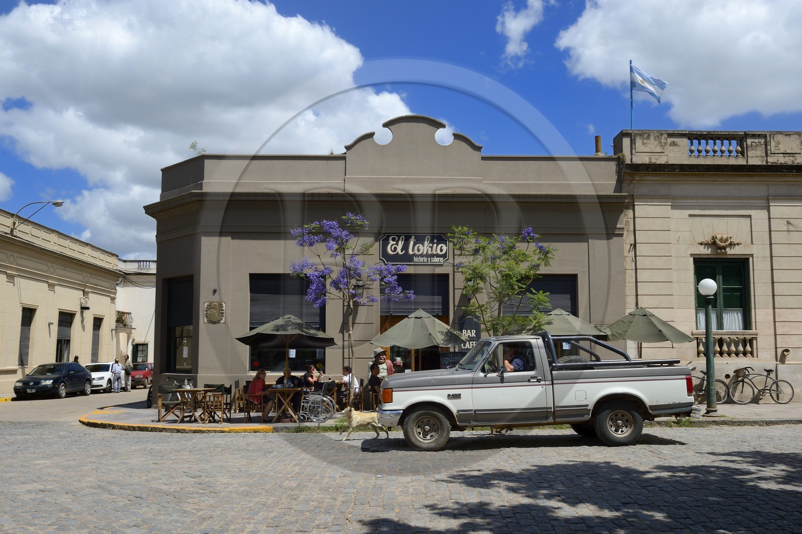 Argentine, province de Buenos Aires, San Antonio de Areco, café sur la place centrale Argentine, province de Buenos Aires, San Antonio de Areco, café sur la place centrale