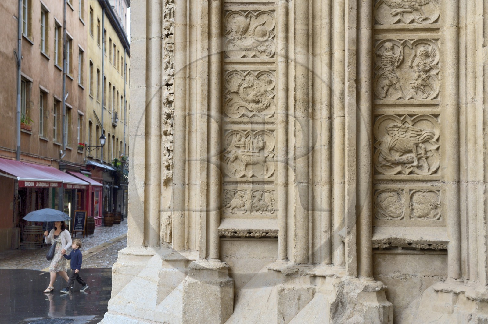 France, Rhône (69), Lyon, site historique classé Patrimoine Mondial de l'UNESCO, Vieux Lyon, la cathédrale (primatiale) Saint Jean, détail du porche