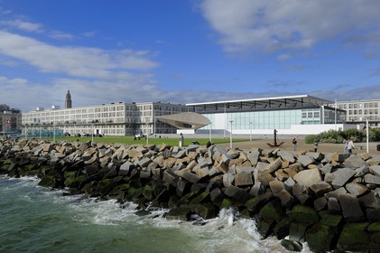 France, Seine Maritime, Le Havre, Downtown rebuilt by Auguste Perret listed as World Heritage by UNESCO, the Museum of Modern Art Andre Malraux by the sea is surrounded by Perret buildings