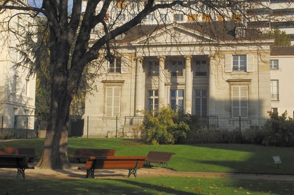 France, Paris, garden of the Carre de Baudouin mansion