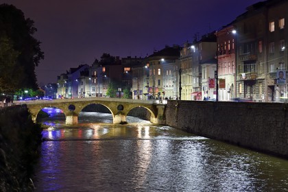Bosnie-Herzégovine, Sarajevo, le pont Latin (Latinska cuprija) sur la rivière Miljacka
