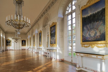 France, Yvelines (78), château de Versailles, classé Patrimoine Mondial de l'UNESCO, le Grand Trianon, la Galerie expose 21 tableaux représentant les bosquets de Versailles de Cotelle