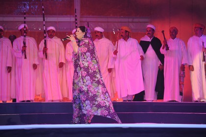 Maroc, région de l'Oriental, station balnéaire de Mediterrania Saïdia, soirée d'inauguration du 19 juin 2009, la chanteuse Saïda Charaf et la troupe Reggada