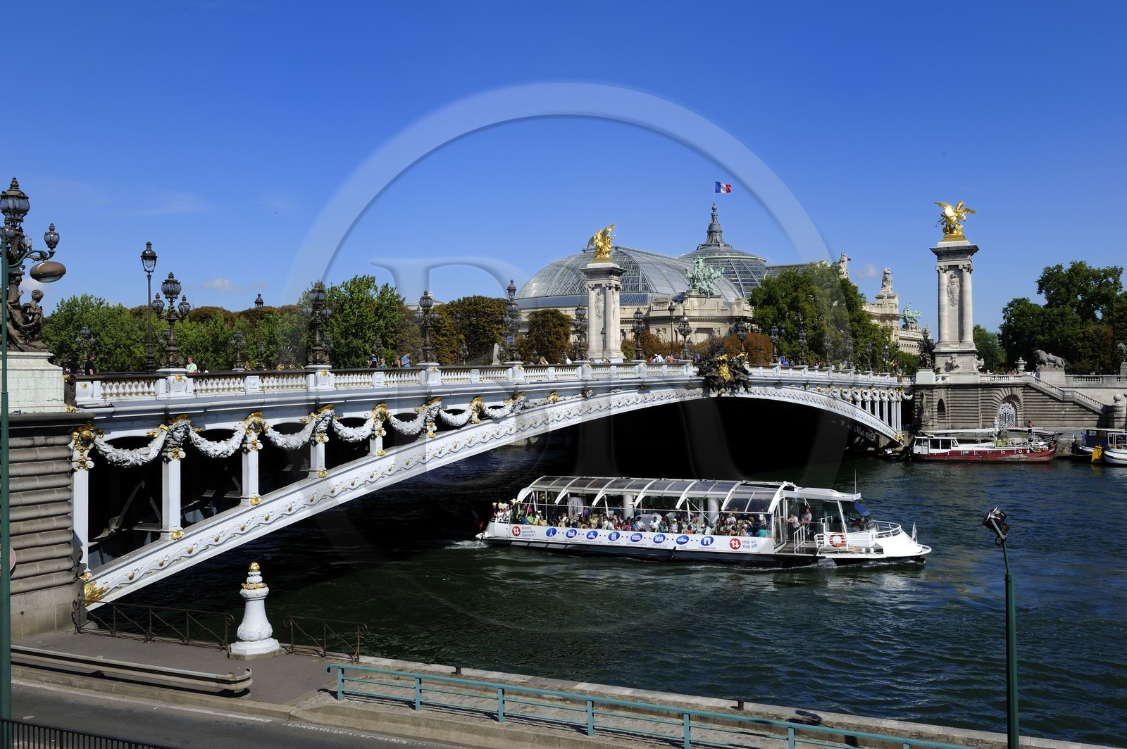 France, Paris (75), les rives de la Seine classées Patrimoine Mondiale de l'UNESCO, le Grand-Palais et le pont Alexandre III
