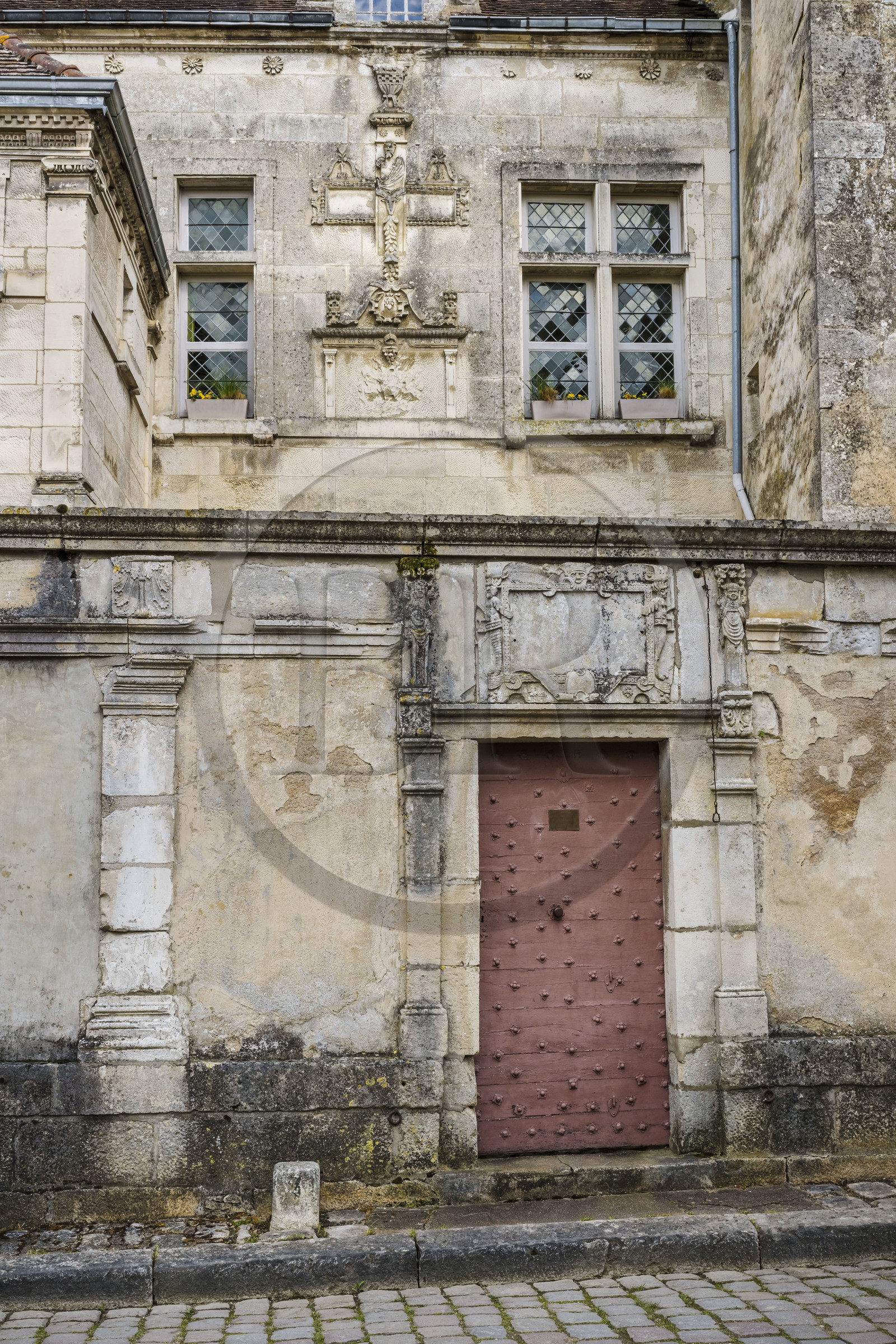 France, Yonne (89), Noyers-sur-Serein, labellisé Les Plus Beaux Villages de France, maison de la Toison d'Or, maison seigneuriale urbaine de la Renaissance bourguignonne du XVIème siècle France, Yonne (89), Noyers-sur-Serein, labellisé Les Plus Beaux Villages de France, maison de la Toison d'Or, maison seigneuriale urbaine de la Renaissance bourguignonne du XVIème siècle