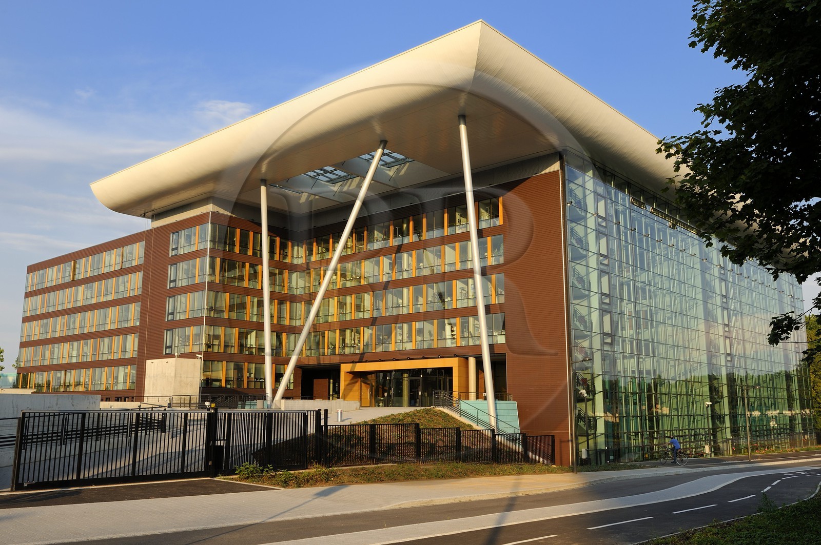 France, Bas-Rhin (67), Strasbourg, Bâtiment général du conseil de l'europe par le cabinet d'architectes Art et Build dans l'allée des Droits-de-l'Homme