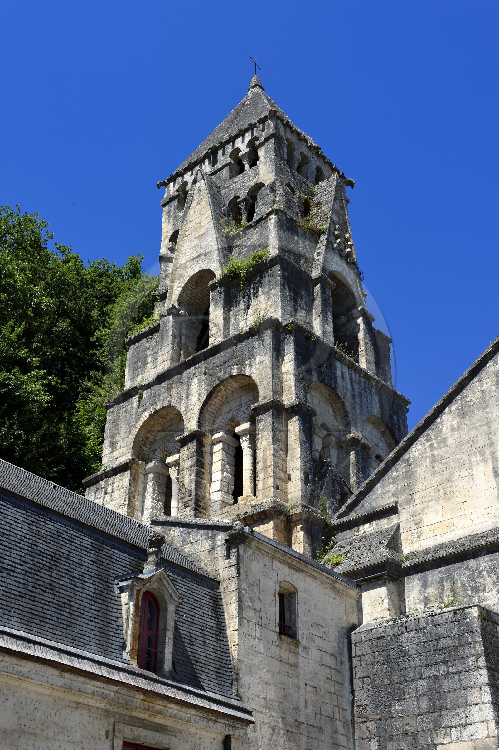 France, Dordogne (24), Brantôme, l'abbaye bénédictine Saint-Pierre de Brantôme, clocher de l'église abbatiale (XIe siècle), certainement le plus ancien campanile de France