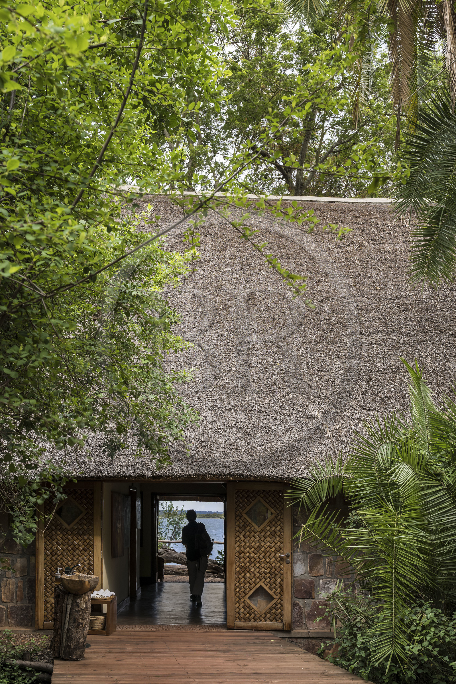 Rwanda, Parc national de l'Akagera, Ruzizi Tented Lodge en bordure du lac Ihema, le salon dans le batiment principal