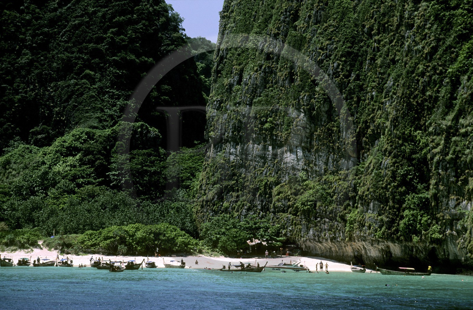 Thaïlande, Archipel de Ko Phi Phi, île de Phi Phi Ley, le lagon intérieur du film the Beach (avec Di Caprio)