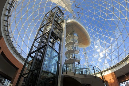 Royaume-Uni, Irlande du Nord, Belfast, le dôme en verre de 35m de diamètre du centre commercial de Victoria Square