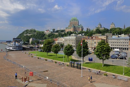 Canada, province de Québec, ville de Québec, Vieux-Québec classé Patrimoine Mondial de l' UNESCO, château Frontenac depuis le port sur le fleuve Saint-Laurent